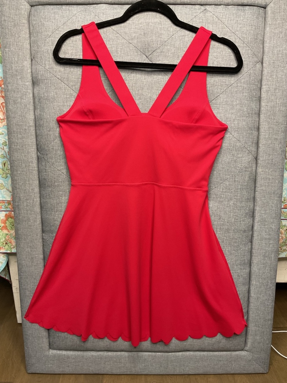 Red Athleisure Dress Mini Scalloped Hem Built In Bra Size L NWOT - Picture 9 of 10